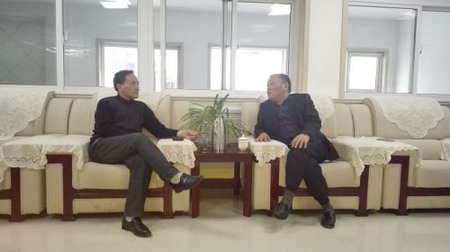 山东净水协会秘书长王建生（左）与水博士董事长唐士平（右）