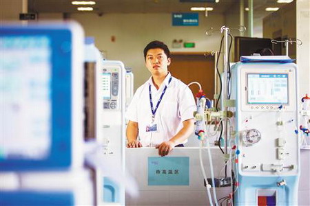 重庆山外山“巴渝工匠”童锦研发出世界级血液透析机