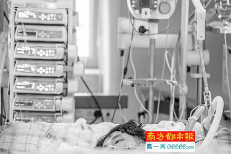 10月17日，暨南大学附属第一医院的ICU里，成功手术后的小许病情稳定