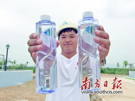 一瓶是矿泉水，一瓶是经处理的污水，从外观上已经无法分辨