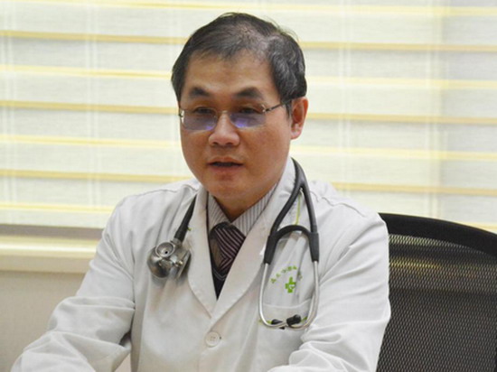 台湾心内科专家为远东医院医护人员讲解ECMO急救装置