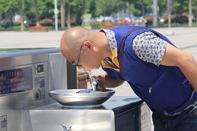 荆州水务集团在荆州火车站站前广场等地点安装直饮水