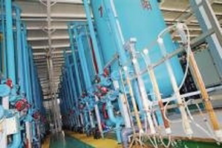 天津市瑞恒茂科技发展（集团)有限公司子公司之一天津市瑞德赛恩水业有限公司车间，这里生产出来的“超纯水”已超过饮用水的标准，每天源源不断地输送给中石化使用。