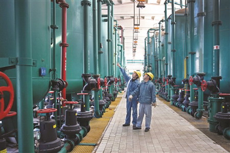 扬子石化烯烃厂乙二醇装置工艺水处理系统装填新树脂