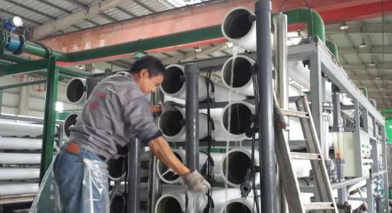 重庆旗能电铝污水处理站实施大规模反渗透膜更换作业