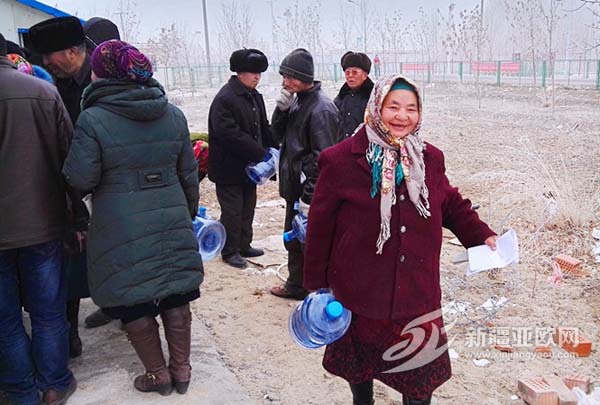 新疆福海县人社局为博列克托别村援建净水站正式启用