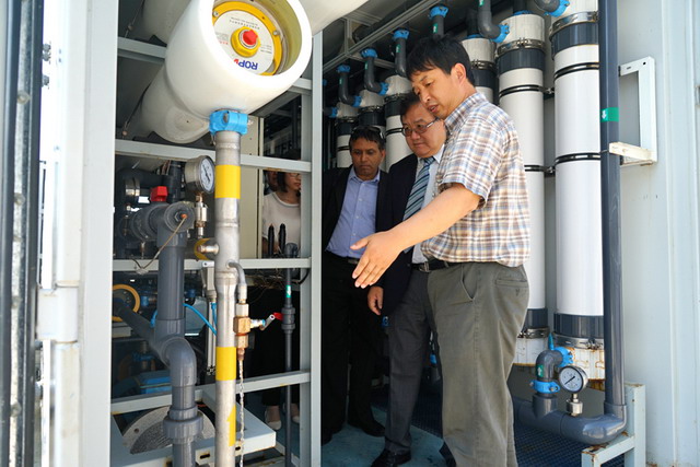 7月31日，毛里求斯驻华大使李淼光一行在江苏丰海新能源淡化海水公司参观新能源淡化海水成套设备。