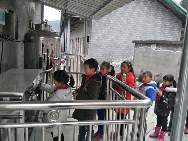 广东东日为湖北来凤县山村小学捐建整套健康饮水工程