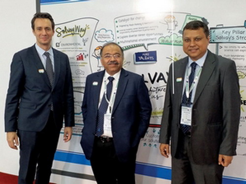 印度Solvay Specialties董事总经理阿姆兰·达斯，印度Polymers & Specialties公司董事总经理吉特·古玛·巴里霍克和索尔维(中国)亚太区副总裁伯特德·劳斯恩（Bertrand Lousteau）。