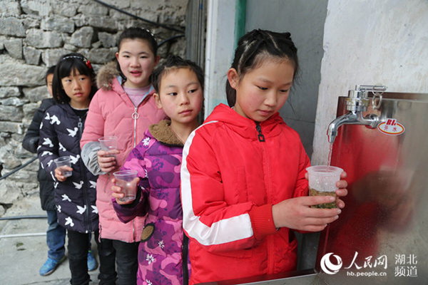 团省委牵线搭桥湖北鹤峰县所有中小学生都喝上直饮水