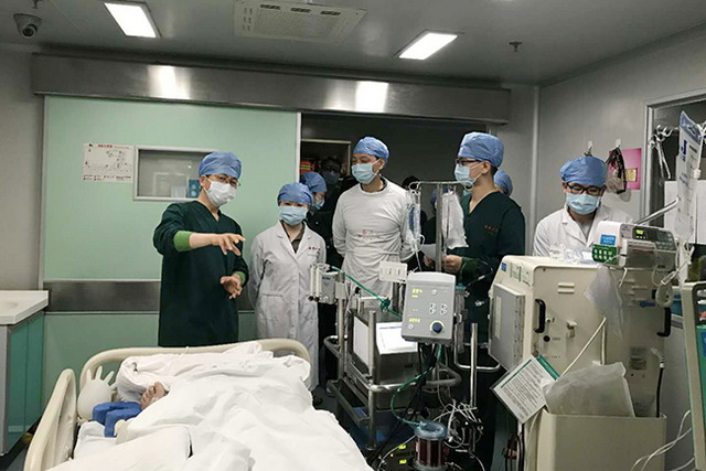 广州南医三院重症医学科首例体外膜肺氧合ECMO获成功