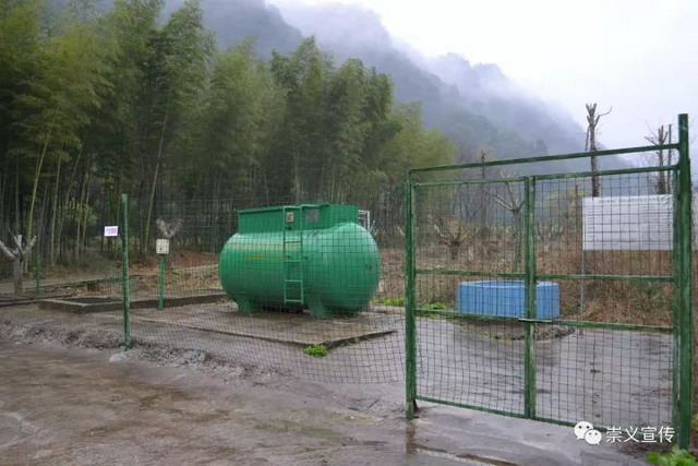 崇义县铅厂镇长河坝村部，一座小型的污水处理设备——赣州全市首座村级FMBR工艺污水处理设施。