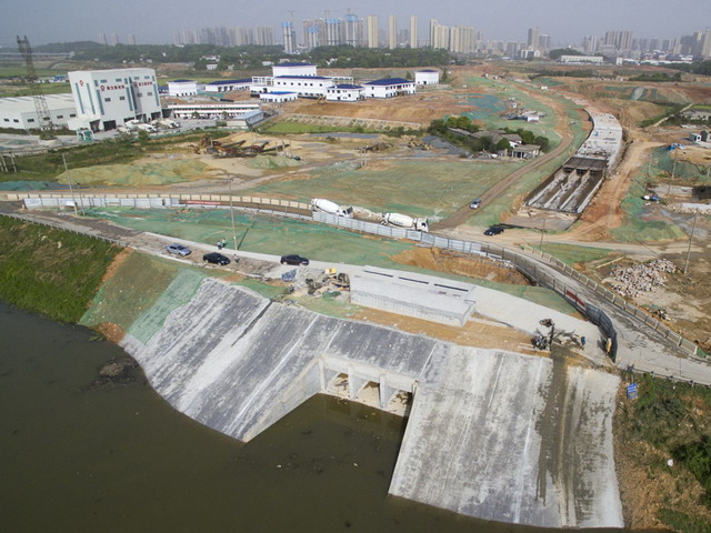 即将竣工的长沙县城西污水处理厂将解决黑臭水体问题