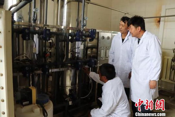 中国铁路青藏集团驻村工作队修建申格卡岗村纯净水厂