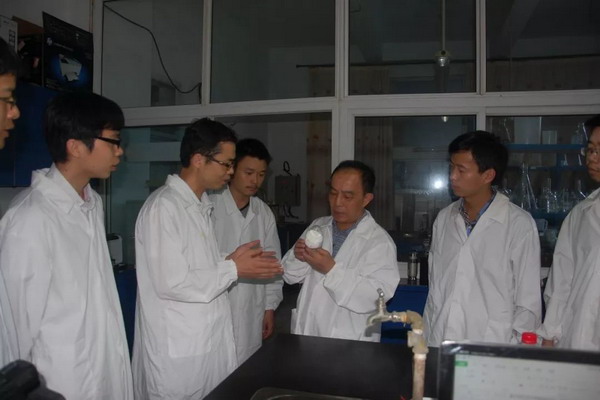 卢正东牵头高纯度L-乳酸清洁生产关键技术上取得突破