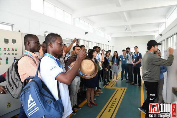 全球青年创新集中营各国营员参观深圳水务沙头角水厂
