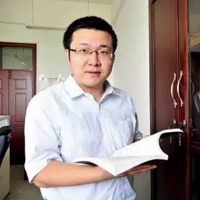 武汉纺织大学纺织科学与工程学院教授王栋