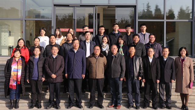 王海辉教授在陕西师范大学交流化工膜分离和膜反应器