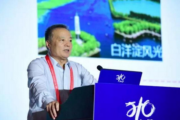 中国工程院院士、火箭军后勤科学技术研究所所长侯立安作“我国城市黑臭水体成因及净化对策”主题演讲。