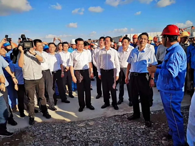 李克强总理在浙江石化舟山基地考察杭水中心海淡工程