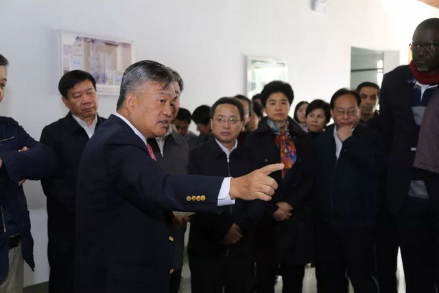 全国人大副委员长陈竺和联合国官员到访立升苏州基地