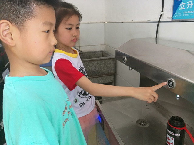 九江市学洲小学“六·一”前夕收到立升净水节日礼物