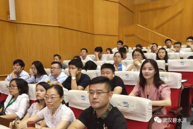 碧水源副总裁和总工来到武汉为相关企业开办专题讲座