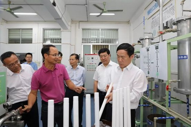 科技部副部长徐南平院士一行在广西调研绿色制糖工程